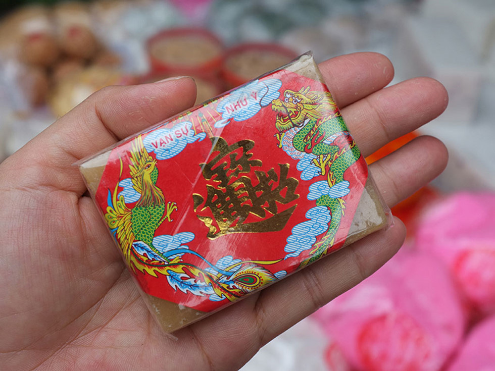 Lạc vào chợ Tết khu Chợ Lớn, những món ăn gần trăm năm khiến ai cũng rưng rưng - Ảnh 12. Lạc vào chợ Tết khu Chợ Lớn, những món ăn gần trăm năm khiến ai cũng rưng rưng - Ảnh 12.