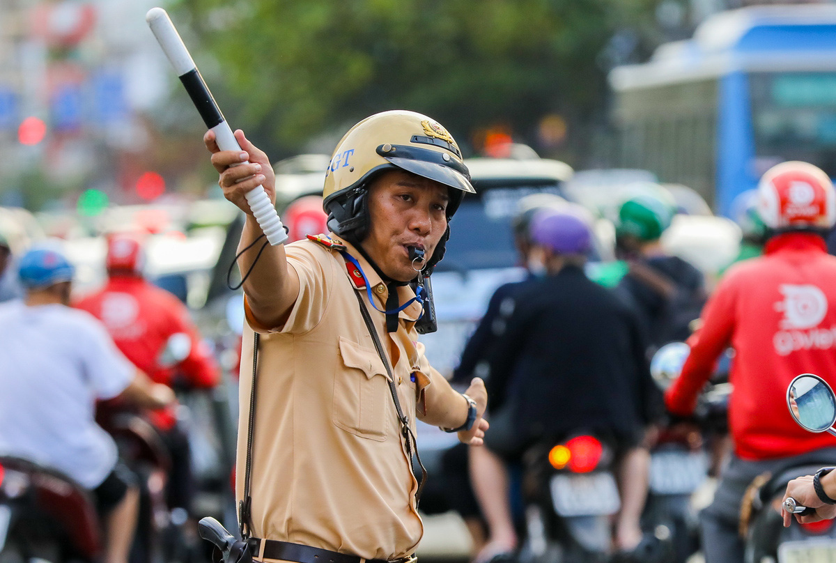 Đường vào bến xe Miền Đông kẹt cứng  - Ảnh 7.