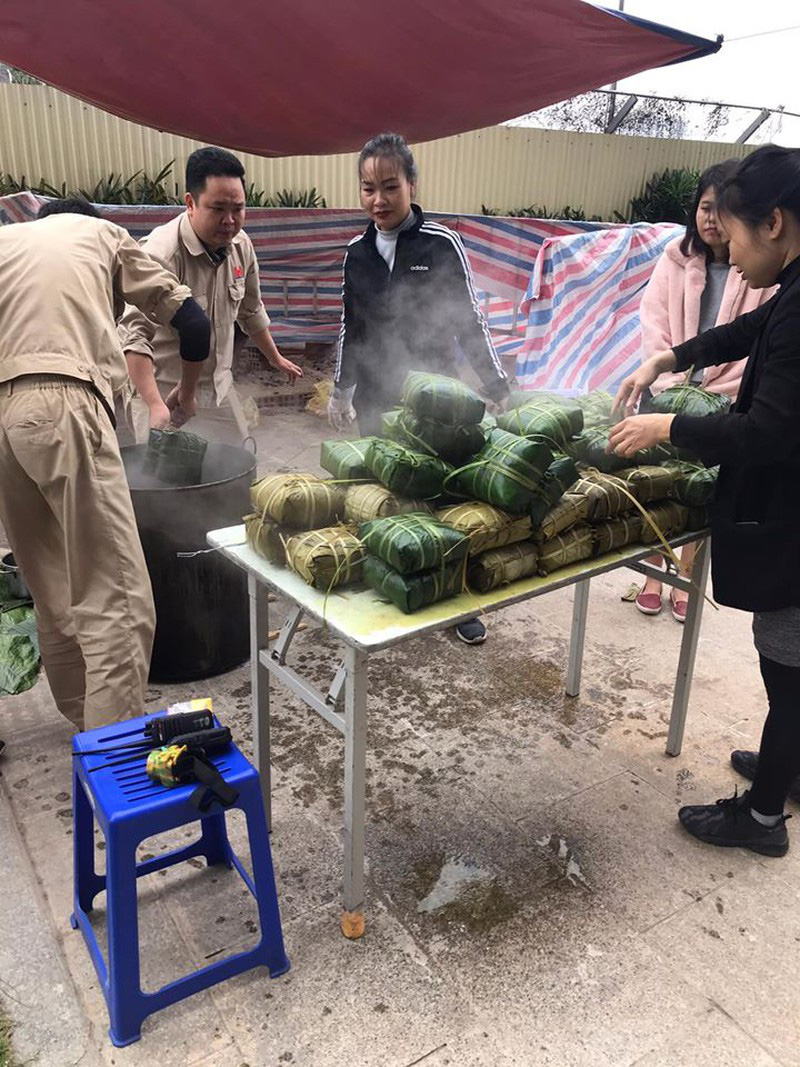 Cư dân chung cư quây quần gói bánh chưng đón Tết - Ảnh 12. Cư dân chung cư quây quần gói bánh chưng đón Tết - Ảnh 12.