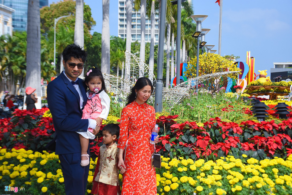 Ngắm đường hoa hơn 6 tỉ ở Đà Nẵng - Ảnh 10. Ngắm đường hoa hơn 6 tỉ ở Đà Nẵng - Ảnh 10.
