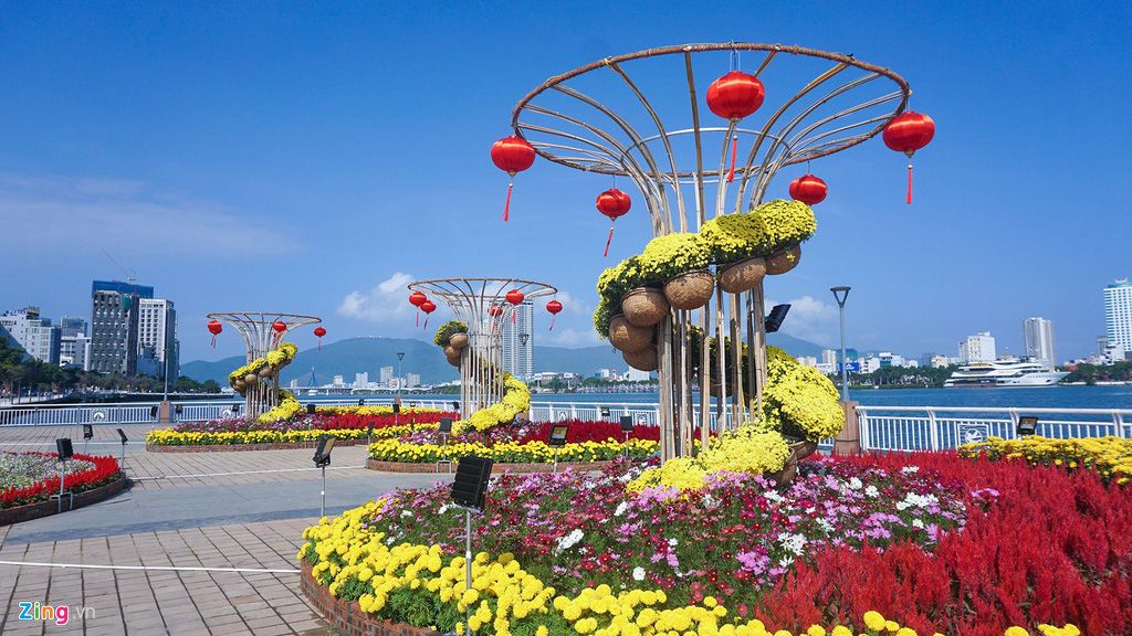 Ngắm đường hoa hơn 6 tỉ ở Đà Nẵng - Ảnh 4. Ngắm đường hoa hơn 6 tỉ ở Đà Nẵng - Ảnh 4.