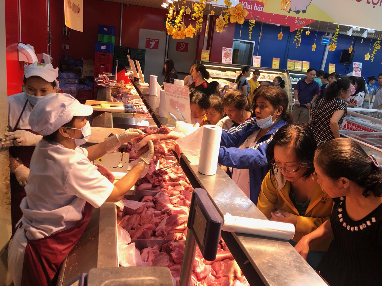 Chợ ế toàn tập, người bán trái cây, thịt heo khóc ròng - Ảnh 7. Chợ ế toàn tập, người bán trái cây, thịt heo khóc ròng - Ảnh 7.