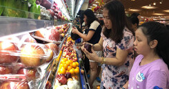 Chợ Tết ế toàn tập, người bán trái cây, thịt heo khóc ròng