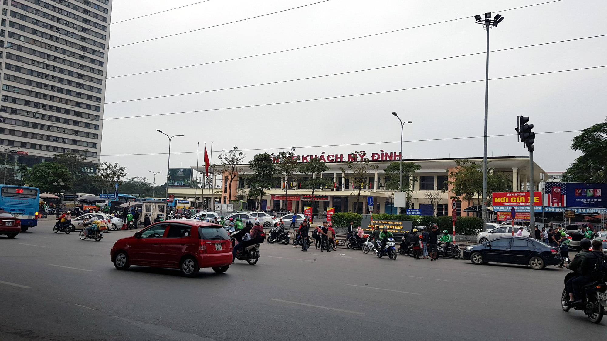 Giao thông Hà Nội 'hạ nhiệt' ngày đầu kì nghỉ Tết - Ảnh 2. Giao thông Hà Nội 'hạ nhiệt' ngày đầu kì nghỉ Tết - Ảnh 2.