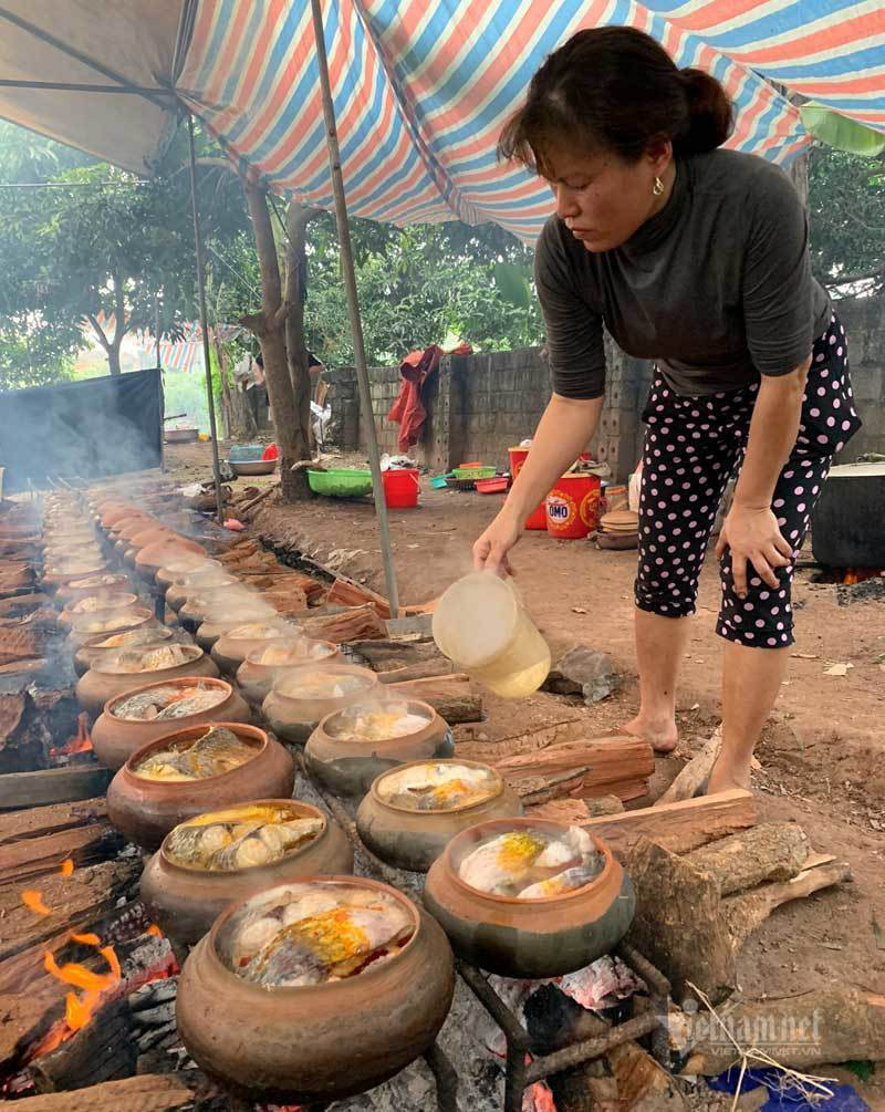 Xuyên đêm hít khói, kho 5.000 nồi cá bán Tết Canh Tí - Ảnh 8. Xuyên đêm hít khói, kho 5.000 nồi cá bán Tết Canh Tí - Ảnh 8.