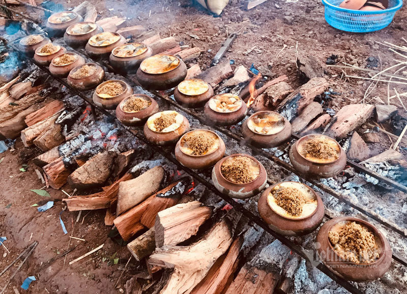 Xuyên đêm hít khói, kho 5.000 nồi cá bán Tết Canh Tí - Ảnh 9. Xuyên đêm hít khói, kho 5.000 nồi cá bán Tết Canh Tí - Ảnh 9.