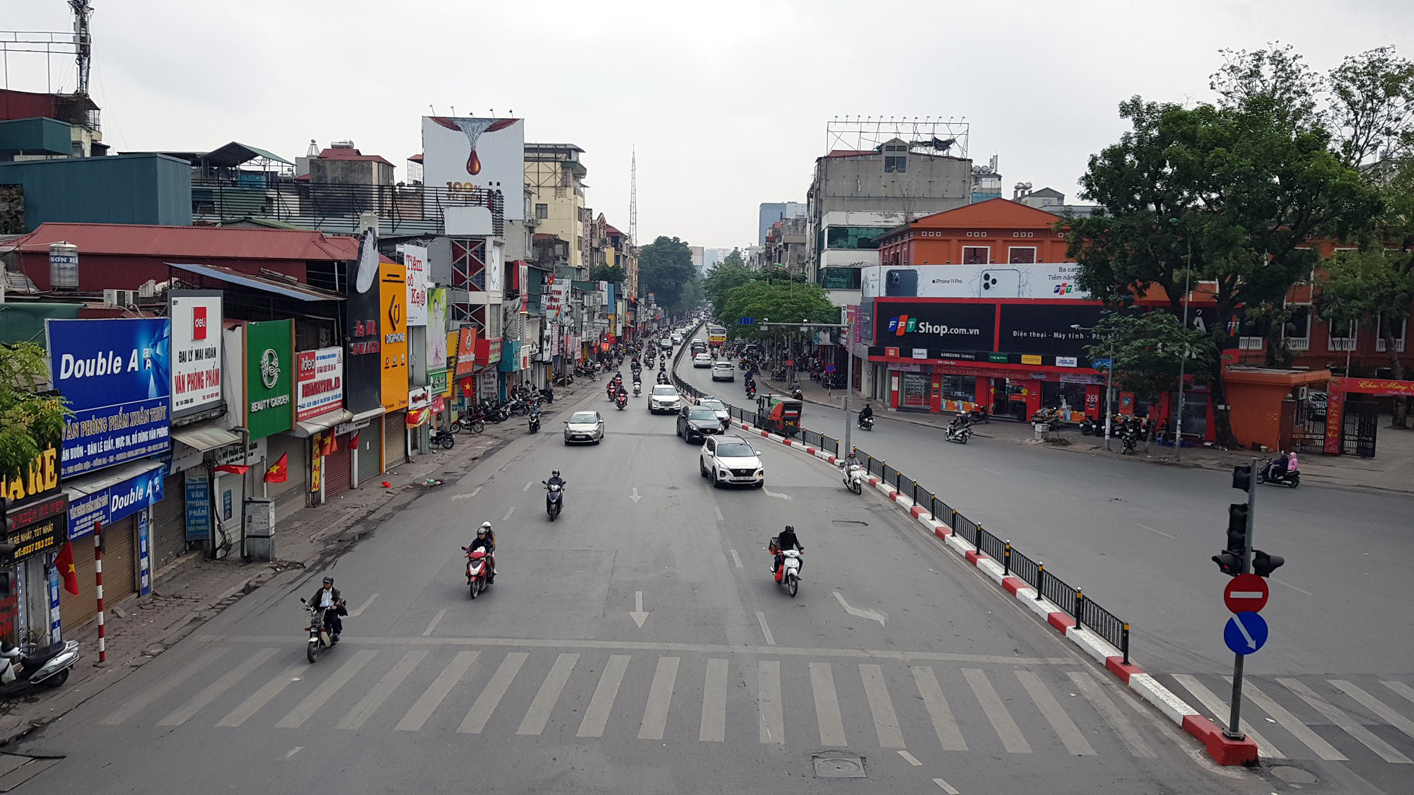 Giao thông Hà Nội 'hạ nhiệt' ngày đầu kì nghỉ Tết - Ảnh 13. Giao thông Hà Nội 'hạ nhiệt' ngày đầu kì nghỉ Tết - Ảnh 13.