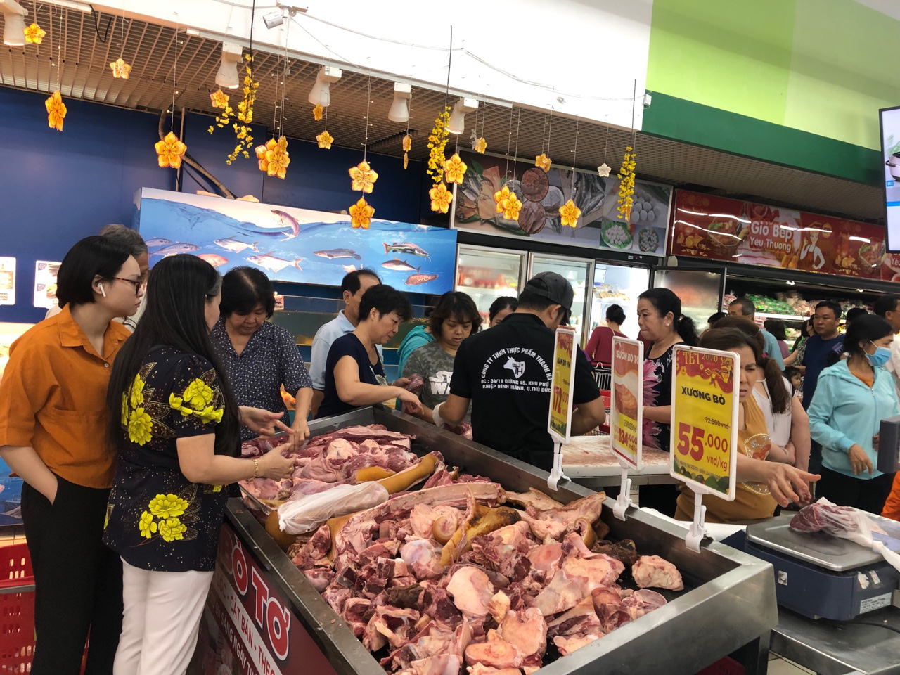 Chợ ế toàn tập, người bán trái cây, thịt heo khóc ròng - Ảnh 6. Chợ ế toàn tập, người bán trái cây, thịt heo khóc ròng - Ảnh 6.