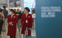 Tiếp viên Cathay Pacific yêu cầu được đeo mặt nạ vì virus lạ