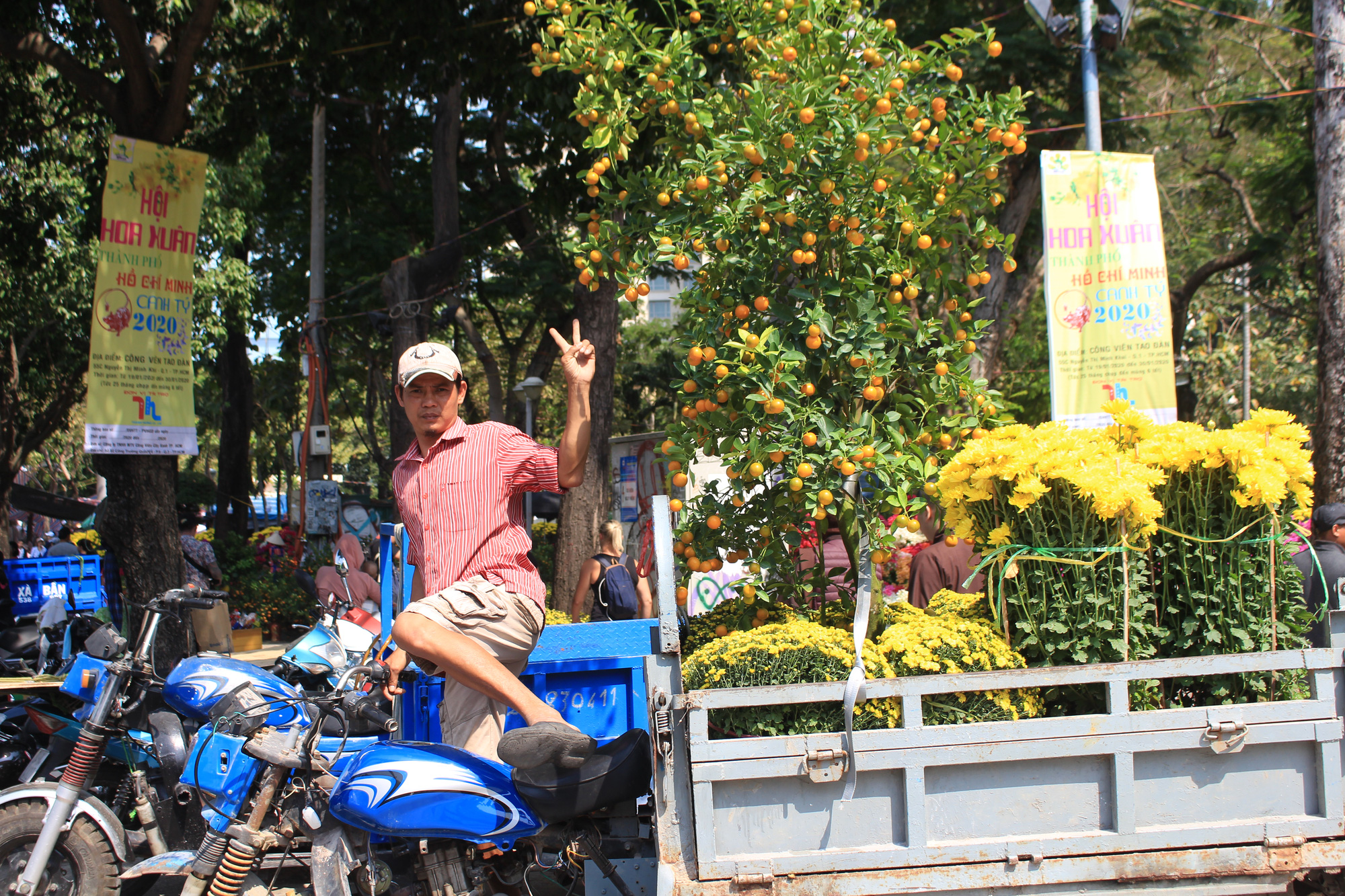 Xe ôm nghỉ việc, chở hoa Tết kiếm tiền triệu mỗi ngày - Ảnh 14. Xe ôm nghỉ việc, chở hoa Tết kiếm tiền triệu mỗi ngày - Ảnh 14.