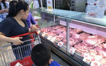29 Tết, tiểu thương chợ Sài Gòn đẩy giá thịt heo lên gần 300.000 đồng/kg