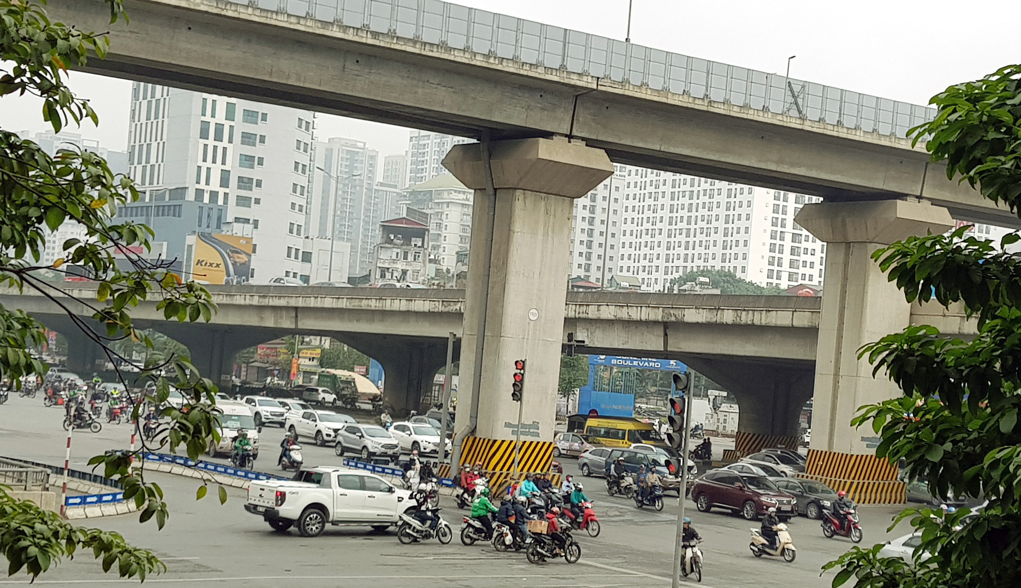 Giao thông Hà Nội 'hạ nhiệt' ngày đầu kì nghỉ Tết - Ảnh 5. Giao thông Hà Nội 'hạ nhiệt' ngày đầu kì nghỉ Tết - Ảnh 5.