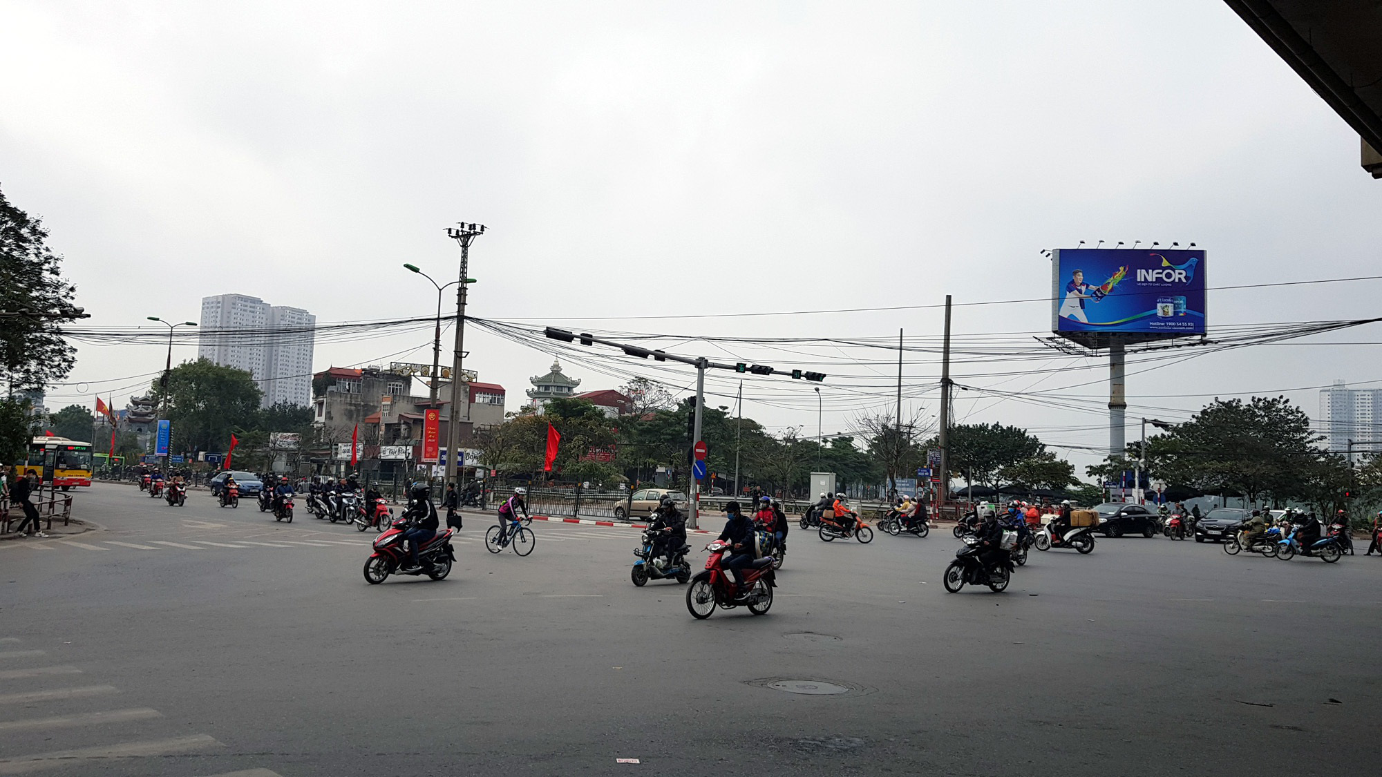 Giao thông Hà Nội 'hạ nhiệt' ngày đầu kì nghỉ Tết - Ảnh 7. Giao thông Hà Nội 'hạ nhiệt' ngày đầu kì nghỉ Tết - Ảnh 7.