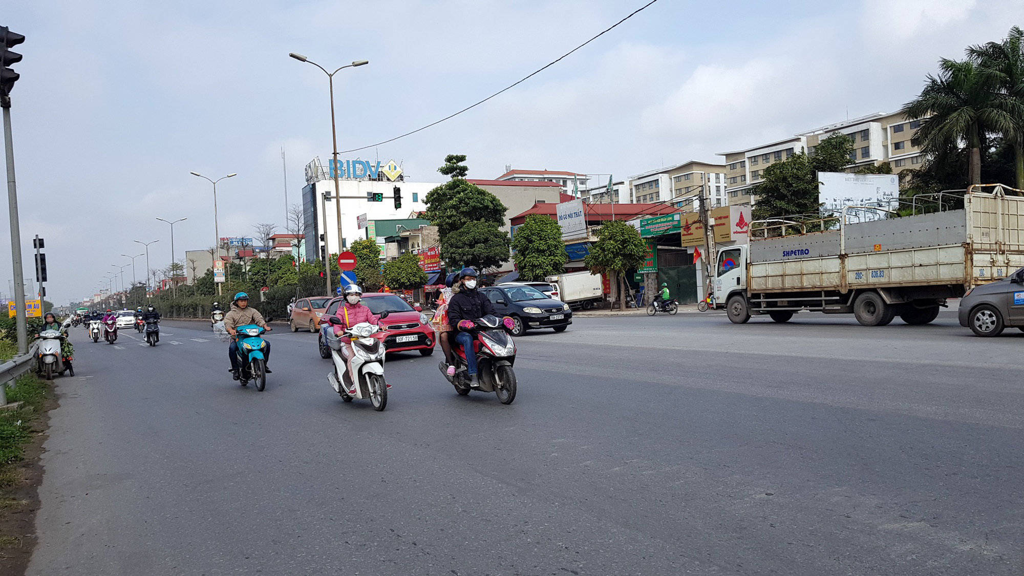 Giao thông Hà Nội 'hạ nhiệt' ngày đầu kì nghỉ Tết - Ảnh 11. Giao thông Hà Nội 'hạ nhiệt' ngày đầu kì nghỉ Tết - Ảnh 11.