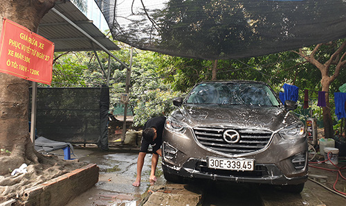 200.000 đồng một lần rửa ôtô ngày 29 Tết - Ảnh 2. 200.000 đồng một lần rửa ôtô ngày 29 Tết - Ảnh 2.