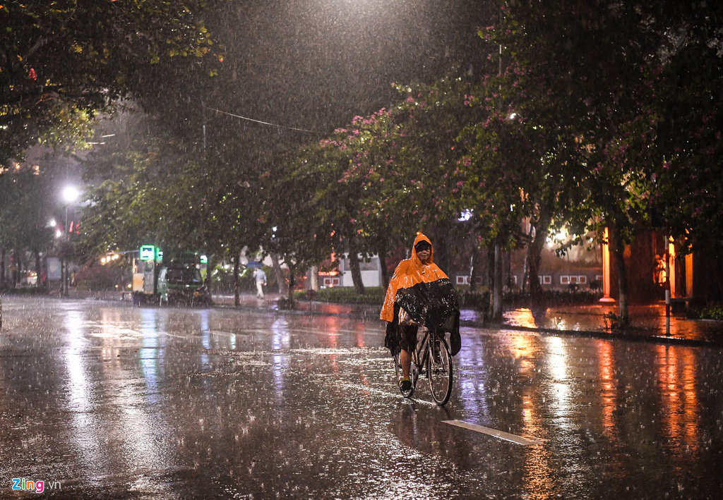 Đêm giao thừa kì lạ ở Hà Nội - Ảnh 2. Đêm giao thừa kì lạ ở Hà Nội - Ảnh 2.