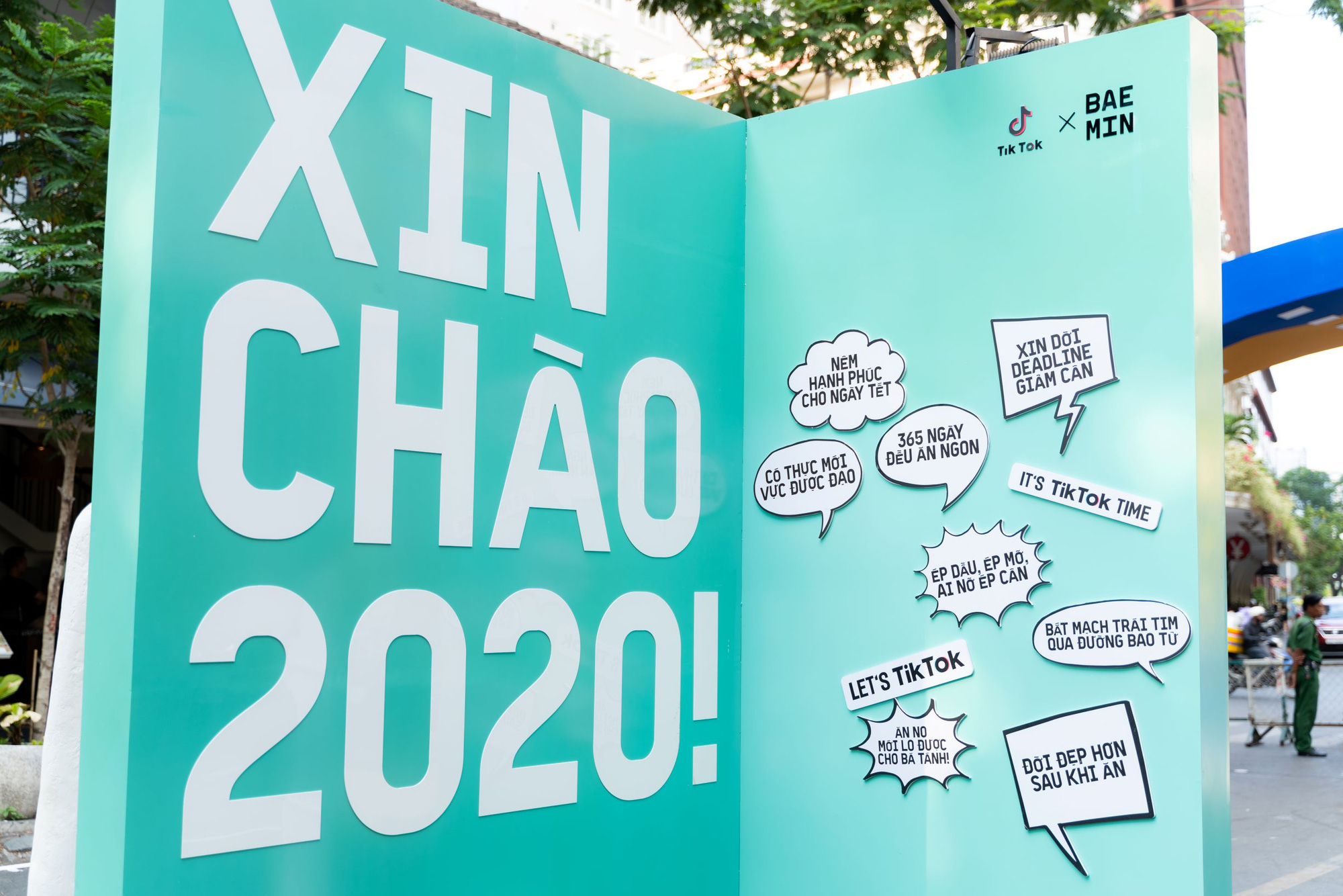 Đường sách đậm chất Tết không thể bỏ qua khi du xuân Sài Thành - Ảnh 2. Đường sách đậm chất Tết không thể bỏ qua khi du xuân Sài Thành - Ảnh 2.