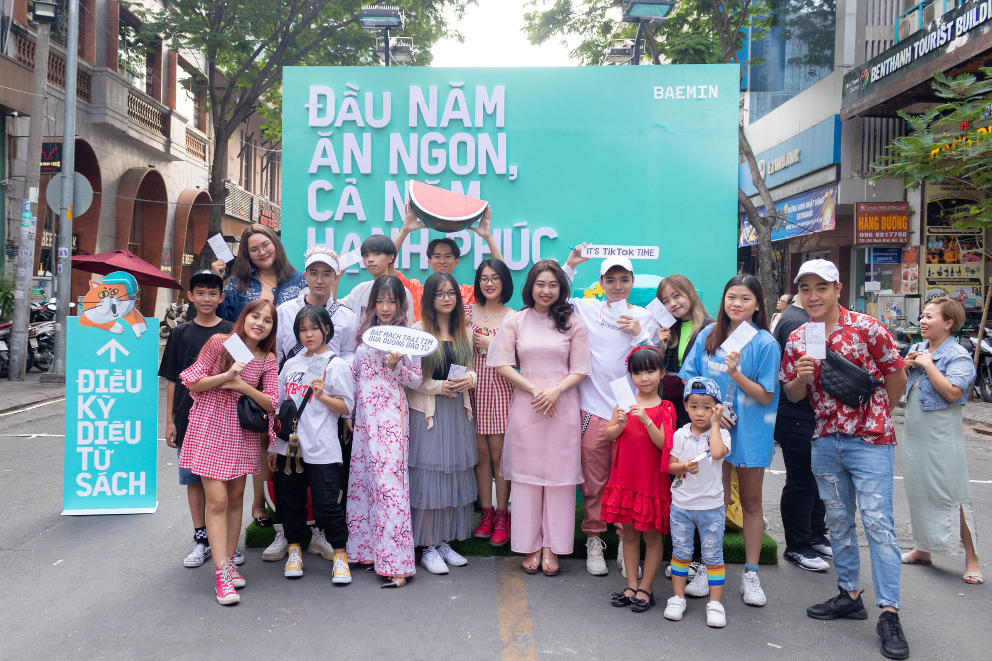 Đường sách đậm chất Tết không thể bỏ qua khi du xuân Sài Thành - Ảnh 7. Đường sách đậm chất Tết không thể bỏ qua khi du xuân Sài Thành - Ảnh 7.