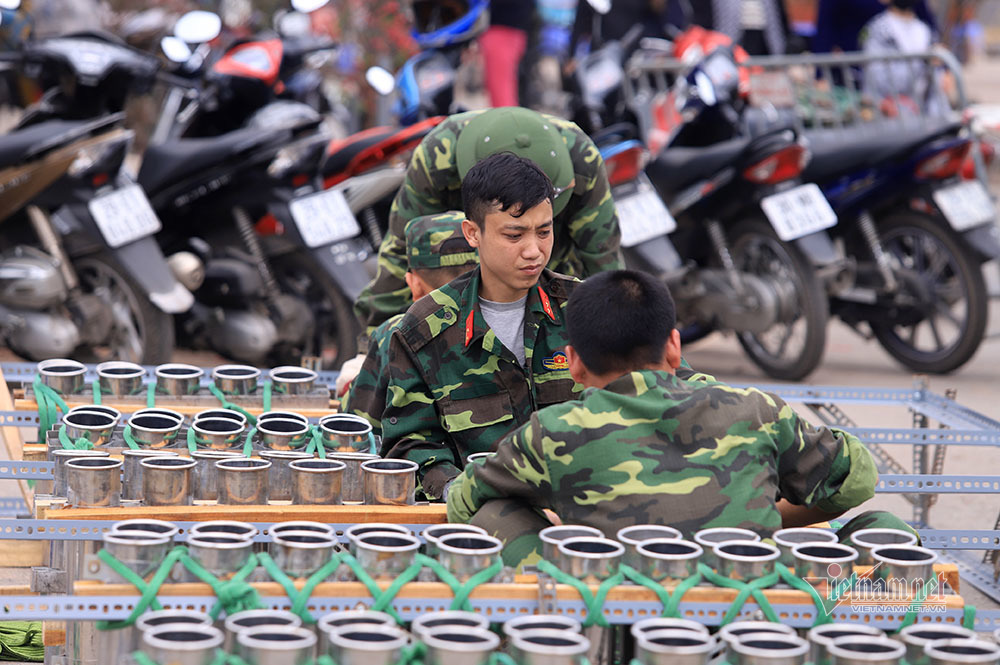 Ráo riết dựng trận địa 'khai hỏa', Giao thừa chờ đón điều bất ngờ - Ảnh 7. Ráo riết dựng trận địa 'khai hỏa', Giao thừa chờ đón điều bất ngờ - Ảnh 7.