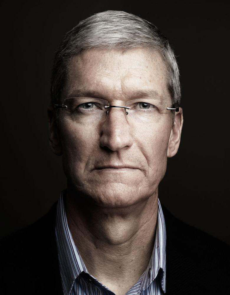 CEO Apple Tim Cook: Người hùng hay kẻ tội đồ? - Ảnh 11. CEO Apple Tim Cook: Người hùng hay kẻ tội đồ? - Ảnh 11.