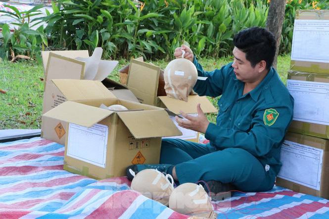 Cận cảnh trận địa pháo hoa lớn nhất Sài Gòn trước giờ 'khai hỏa' - Ảnh 3. Cận cảnh trận địa pháo hoa lớn nhất Sài Gòn trước giờ 'khai hỏa' - Ảnh 3.