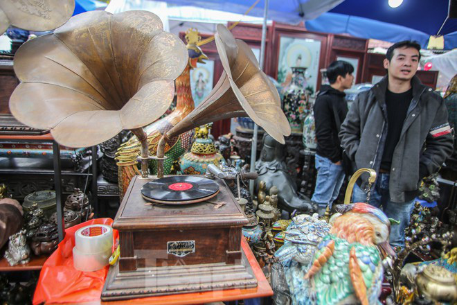 'Thời ông bà anh' ở phiên chợ Tết kì lạ đất Hà Thành - Ảnh 2. 'Thời ông bà anh' ở phiên chợ Tết kì lạ đất Hà Thành - Ảnh 2.