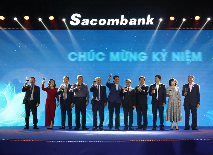 Doanh nhân tuổi Tí Đặng Văn Thành: Bữa cơm gia đình, biến cố Sacombank và 'tôi sẵn sàng trở lại ngân hàng' - Ảnh 3. Doanh nhân tuổi Tí Đặng Văn Thành: Bữa cơm gia đình, biến cố Sacombank và 'tôi sẵn sàng trở lại ngân hàng' - Ảnh 3.