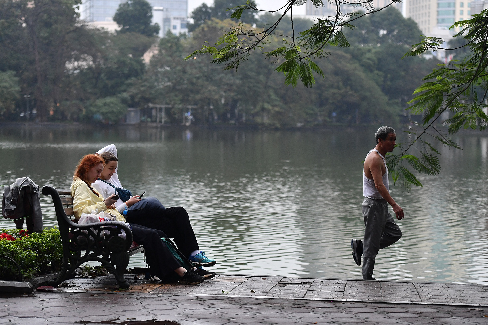 Nguoi Ha Noi hoat dong nhu ngay thuong ngay sang mung 1 Tet hinh anh 10 a3_zing3.jpg Nguoi Ha Noi hoat dong nhu ngay thuong ngay sang mung 1 Tet hinh anh 10 a3_zing3.jpg