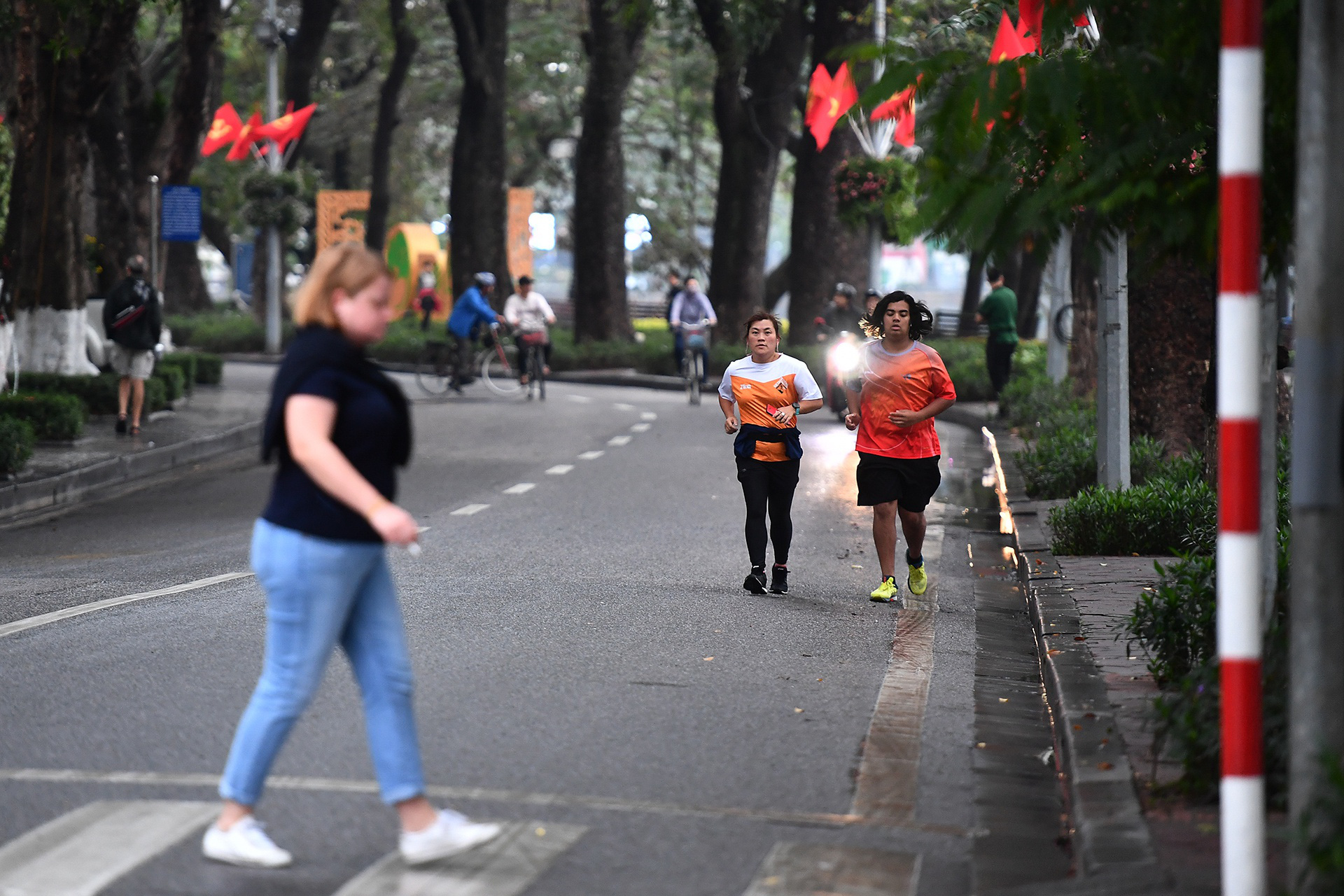Nguoi Ha Noi hoat dong nhu ngay thuong ngay sang mung 1 Tet hinh anh 21 a4_zing3.jpg Nguoi Ha Noi hoat dong nhu ngay thuong ngay sang mung 1 Tet hinh anh 21 a4_zing3.jpg
