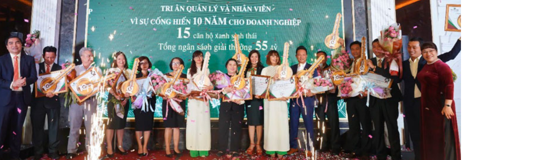 Ngày Tết nói chuyện 'đại gia' địa ốc: Thưởng Tết căn hộ, xe hơi, tiền mặt cả khối - Ảnh 1. Ngày Tết nói chuyện 'đại gia' địa ốc: Thưởng Tết căn hộ, xe hơi, tiền mặt cả khối - Ảnh 1.