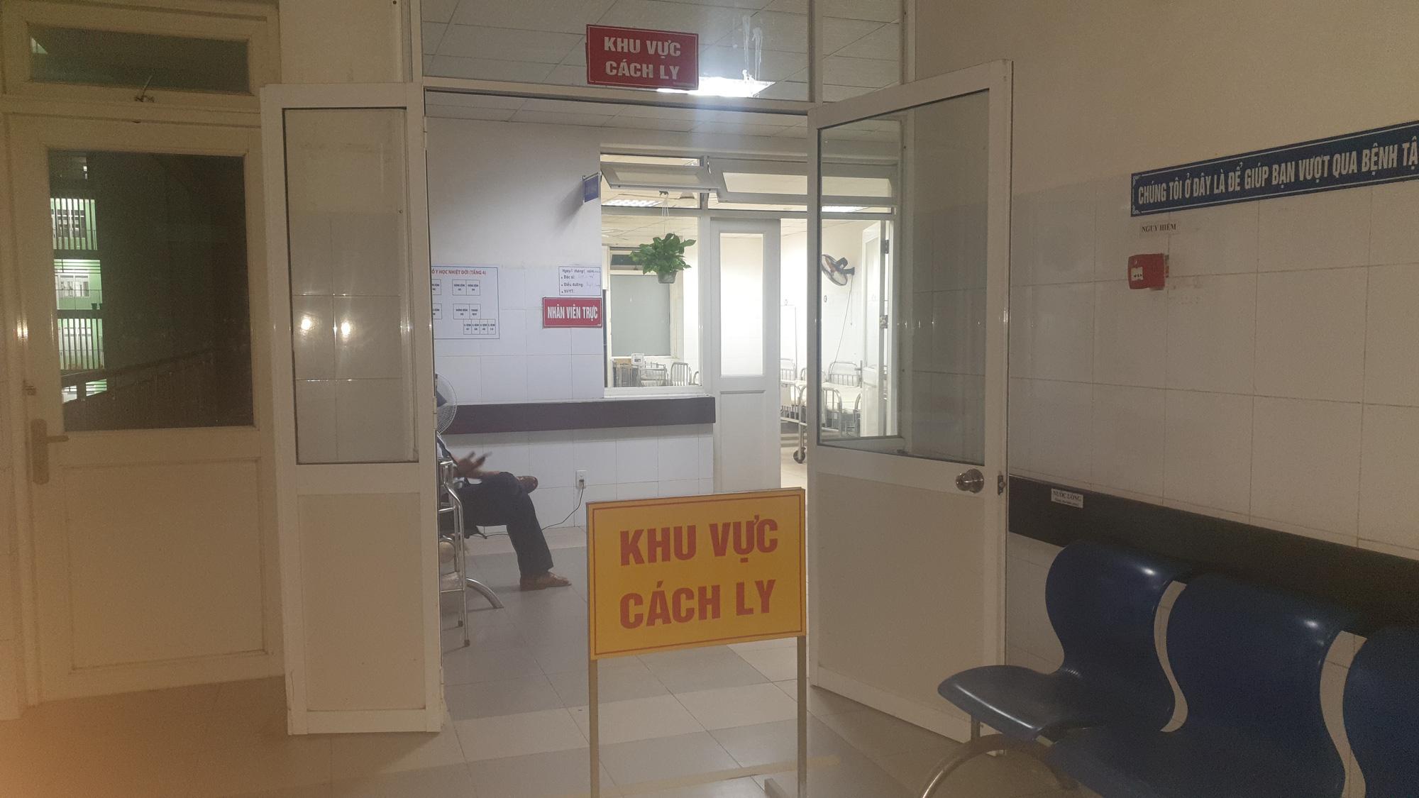 Bệnh viện Đà Nẵng đang cách ly 6 người Trung Quốc, 3 người Việt bị sốt - Ảnh 1. Bệnh viện Đà Nẵng đang cách ly 6 người Trung Quốc, 3 người Việt bị sốt - Ảnh 1.