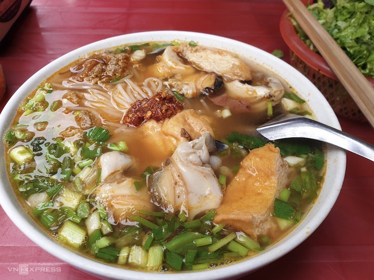 Bát bún riêu 55.000 đồng ngày mùng 2 Tết - Ảnh 2.