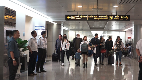 Bố trí 4 chuyến bay đưa khách Trung Quốc từ Đà Nẵng, Khánh Hòa về Vũ Hán - Ảnh 1. Bố trí 4 chuyến bay đưa khách Trung Quốc từ Đà Nẵng, Khánh Hòa về Vũ Hán - Ảnh 1.