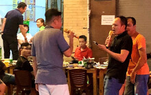 Nỗi ám ảnh khi hàng xóm hát karaoke ngày Tết