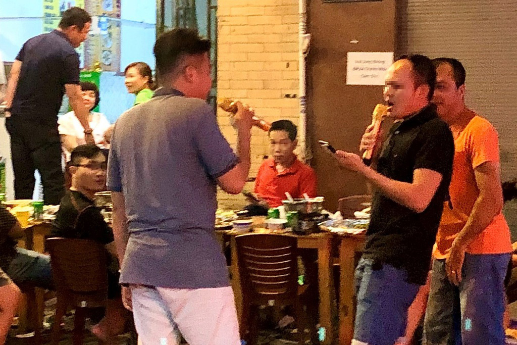 Nỗi ám ảnh khi hàng xóm hát karaoke ngày Tết - Ảnh 1. Nỗi ám ảnh khi hàng xóm hát karaoke ngày Tết - Ảnh 1.