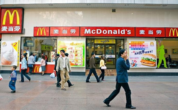 McDonald's, Disney đóng cửa vì dịch viêm phổi Vũ Hán - Ảnh 1. McDonald's, Disney đóng cửa vì dịch viêm phổi Vũ Hán - Ảnh 1.
