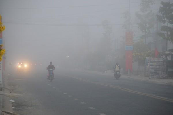Sóc Trăng: Sương mù dày đặc sáng mùng 2 tết - Ảnh 2. Sóc Trăng: Sương mù dày đặc sáng mùng 2 tết - Ảnh 2.