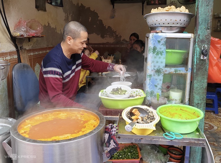 Bát bún riêu 55.000 đồng ngày mùng 2 Tết - Ảnh 1.