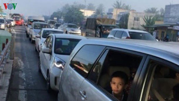 Mật độ phương tiện tăng cao, BOT Rạch Miễu xả trạm liên tục - Ảnh 1. Mật độ phương tiện tăng cao, BOT Rạch Miễu xả trạm liên tục - Ảnh 1.