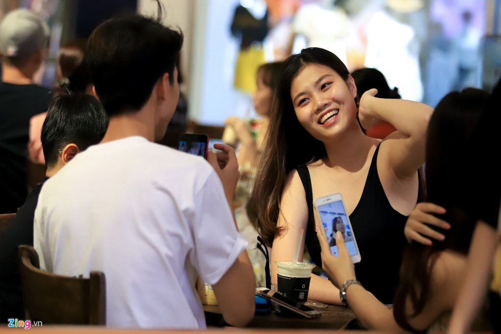 Siêu thị TP HCM chật kín người những ngày đầu năm mới - Ảnh 8. Siêu thị TP HCM chật kín người những ngày đầu năm mới - Ảnh 8.