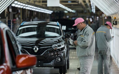 Sản xuất trì trệ, các đại gia ô tô gấp rút đưa người khỏi ổ dịch corona