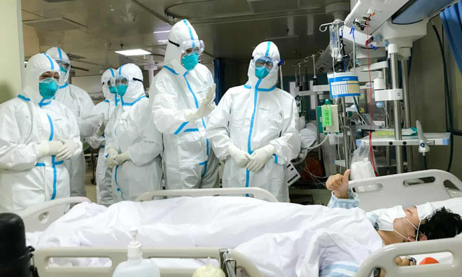 Số người chết vì virus corona vượt mốc 100, 1.300 trường hợp nhiễm mới - Ảnh 1. Số người chết vì virus corona vượt mốc 100, 1.300 trường hợp nhiễm mới - Ảnh 1.