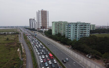 Người dân đổ về Hà Nội, cao tốc ùn tắc gần 10 km