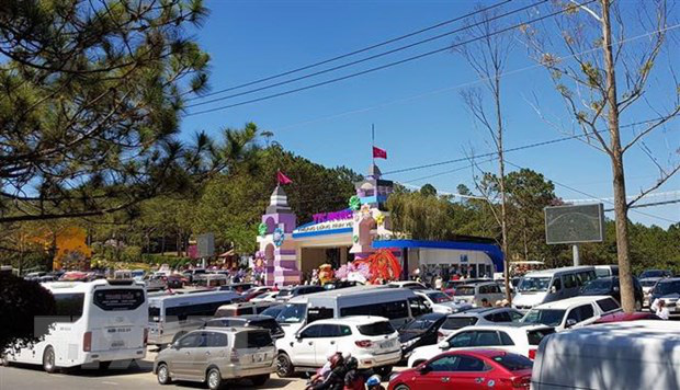 Tắc đường nghiêm trọng tại Đà Lạt, 3 tiếng nhích được 10km - Ảnh 2.
