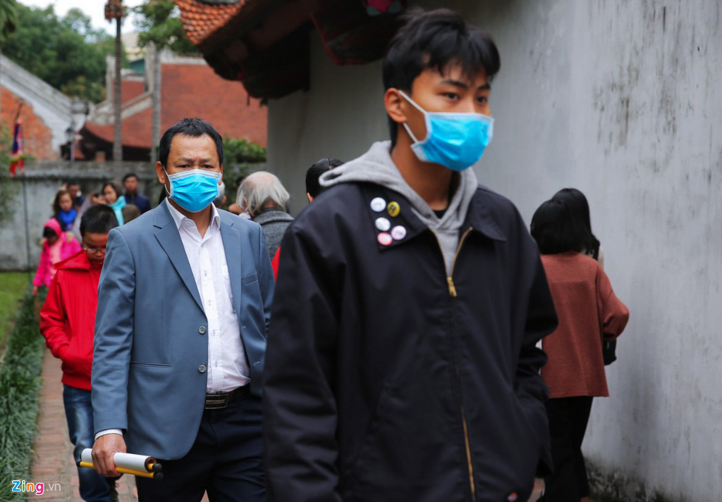 Tràn ngập cảnh đeo khẩu trang du xuân từ Bắc vào Nam - Ảnh 2.