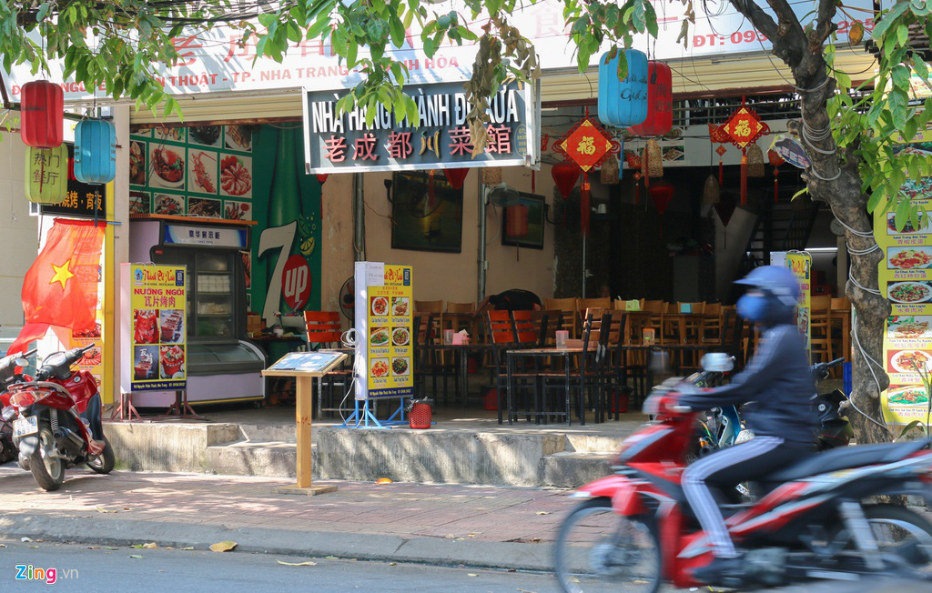 Đường vắng, quán đóng cửa khi ngưng đón khách Trung Quốc ở Nha Trang - Ảnh 5. Đường vắng, quán đóng cửa khi ngưng đón khách Trung Quốc ở Nha Trang - Ảnh 5.