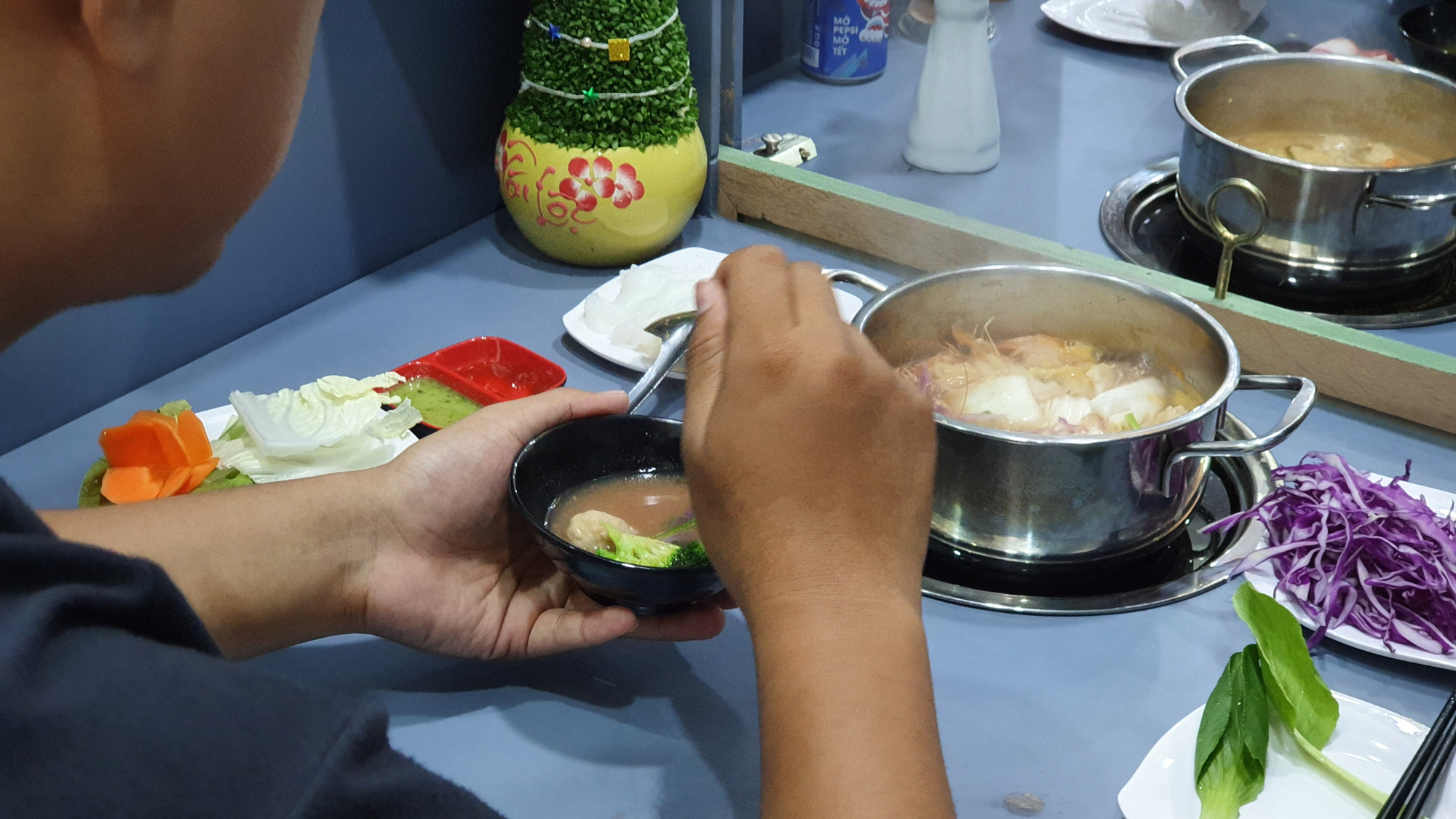 Quán lẩu giúp khách hàng thoát ế tại TP HCM với giá chỉ hơn 100.000 đồng - Ảnh 14. Quán lẩu giúp khách hàng thoát ế tại TP HCM với giá chỉ hơn 100.000 đồng - Ảnh 14.