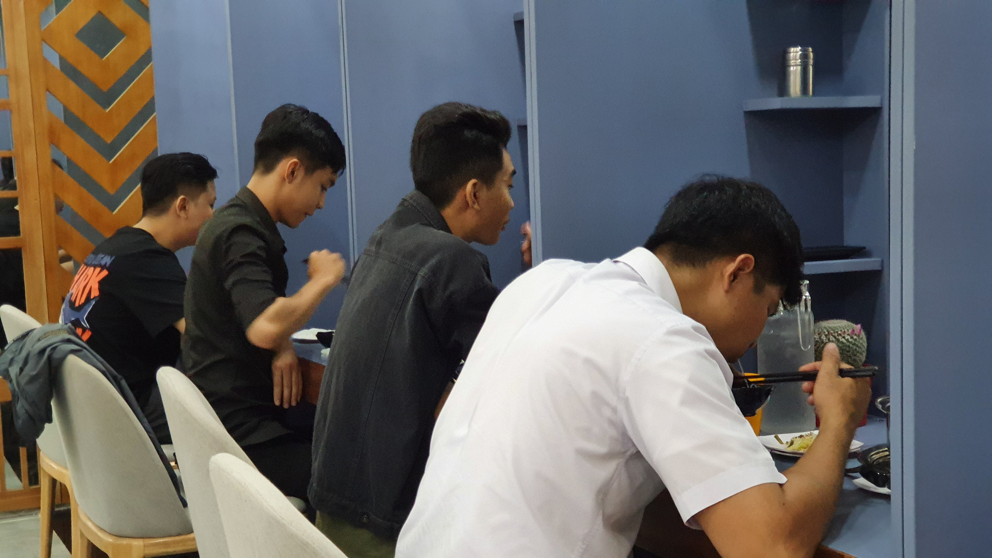 Quán lẩu giúp khách hàng thoát ế tại TP HCM với giá chỉ hơn 100.000 đồng - Ảnh 3. Quán lẩu giúp khách hàng thoát ế tại TP HCM với giá chỉ hơn 100.000 đồng - Ảnh 3.