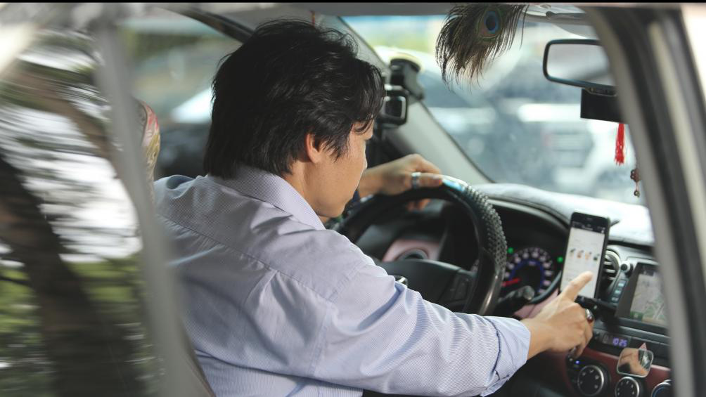 Nghị định 100 khiến giới tài xế công nghệ vừa mừng vừa lo cho qui định phạt nặng - Ảnh 1. Nghị định 100 khiến giới tài xế công nghệ vừa mừng vừa lo cho qui định phạt nặng - Ảnh 1.