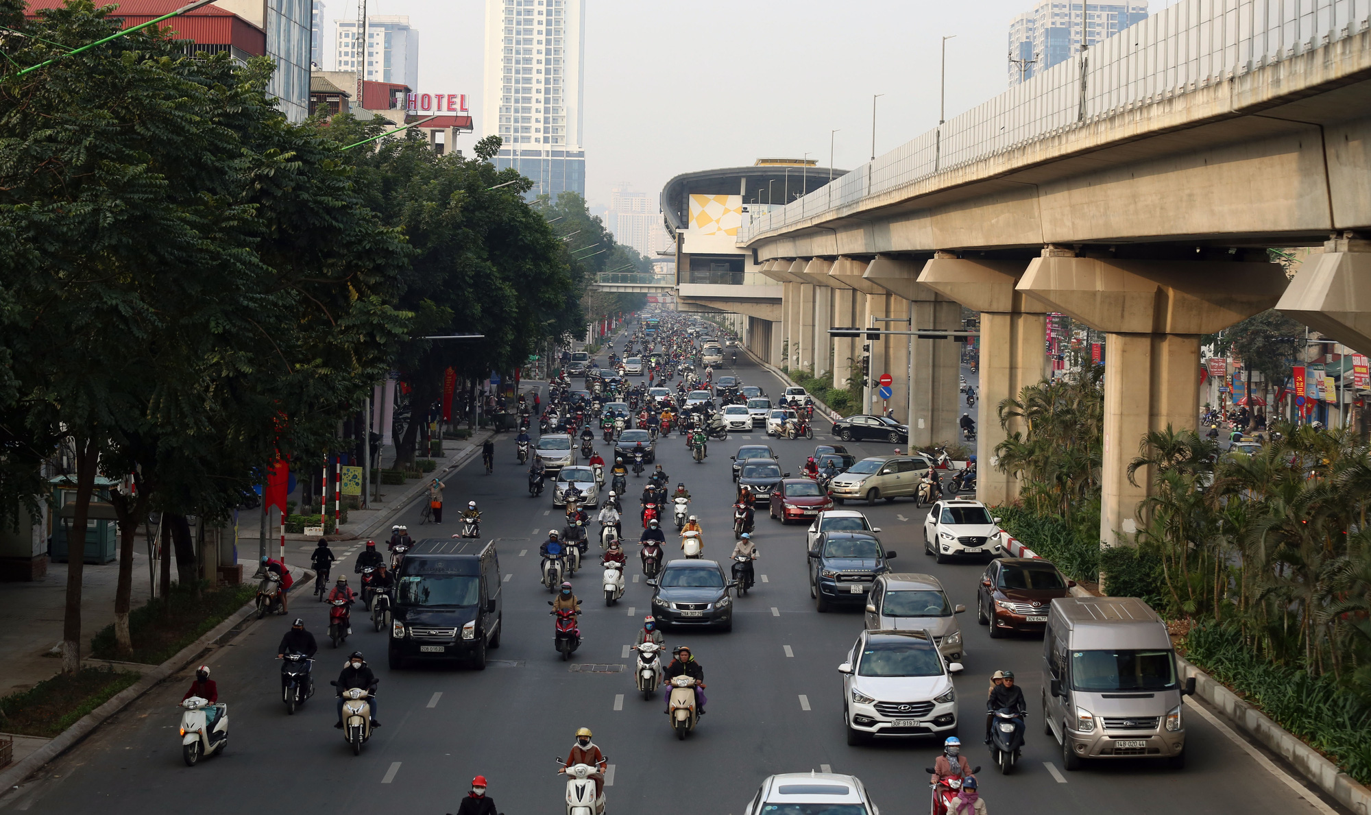 Hà Nội ngày đầu đi làm sau nghỉ Tết: Đường thông, đường vẫn tắc dài - Ảnh 14.